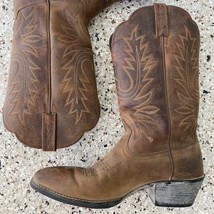 Brown Ariat cowboy boots